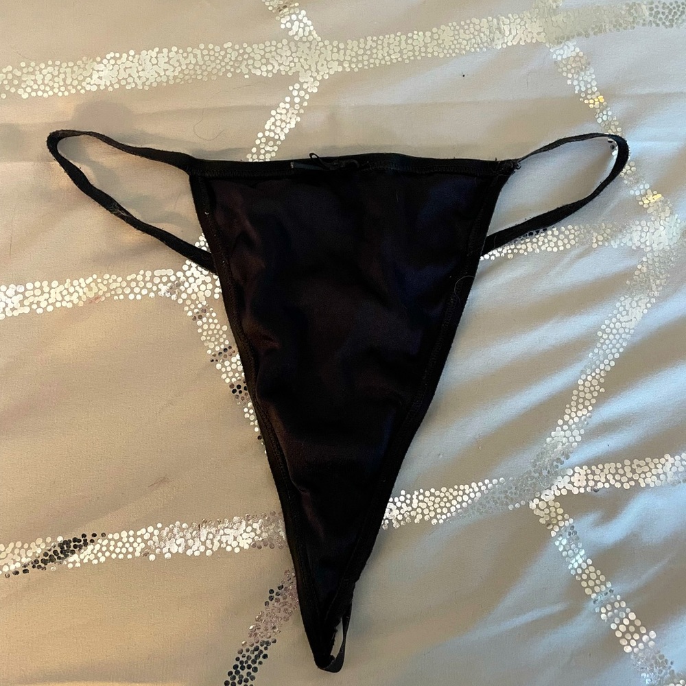 Victoria’s Secret Angel V-String!! 🖤🖤 SOLD!!
